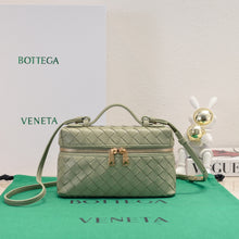 Load image into Gallery viewer, Bottega V Bang Bang Vanity Case
