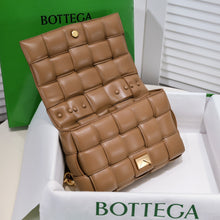 Load image into Gallery viewer, Bottega V Chain Cassette Gold Chain - Müllner´s