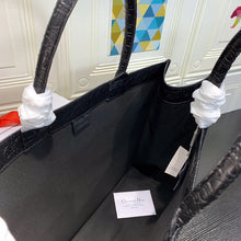 Load image into Gallery viewer, D Book Tote Leather - Müllner´s