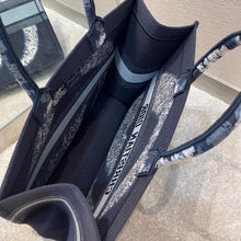 Load image into Gallery viewer, D Book Tote Spin - Müllner´s