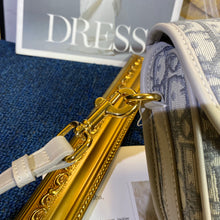 Load image into Gallery viewer, Medium CD Jacquard Bobby Bag