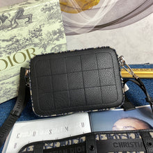 Load image into Gallery viewer, CD Safari Messenger Bag Men