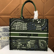 Load image into Gallery viewer, D Book Tote Spirit Animals - Müllner´s