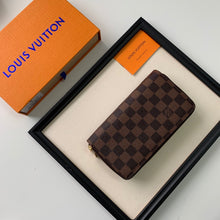 Load image into Gallery viewer, LV Capucines Continental - Müllner´s