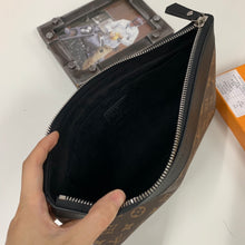 Load image into Gallery viewer, LV Monogram Daily Pouche - Müllner´s