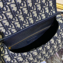 Load image into Gallery viewer, Medium CD Jacquard Bobby Bag