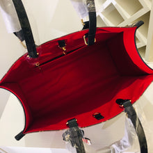 Load image into Gallery viewer, LV Love Onthego