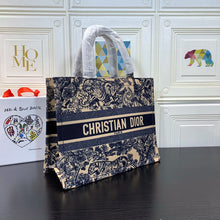 Load image into Gallery viewer, Medium D Book Tote Jouy motif - Müllner´s