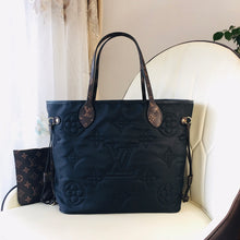 Load image into Gallery viewer, LV Quilted Monogram Neverfull