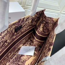 Load image into Gallery viewer, Medium D Book Tote Jouy motif - Müllner´s