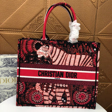 Load image into Gallery viewer, D Book Tote Spirit Animals - Müllner´s