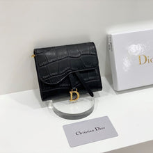 Load image into Gallery viewer, D Saddle Lotus Wallet Black Crocodile - Müllner´s