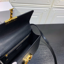 Load image into Gallery viewer, CD 30 Montaigne Bag