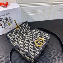 Load image into Gallery viewer, CD Jacquard 30 Montaigne Bag