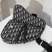 Load image into Gallery viewer, CD Jacquard Saddle Bag Men - Müllner´s