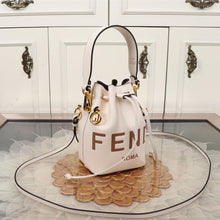 Load image into Gallery viewer, Mon Tresor F Roma