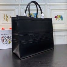 Load image into Gallery viewer, D Book Tote Leather - Müllner´s