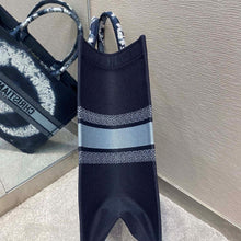 Load image into Gallery viewer, D Book Tote Spin - Müllner´s