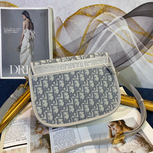 Load image into Gallery viewer, Medium CD Jacquard Bobby Bag