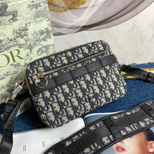 Load image into Gallery viewer, CD Safari Messenger Bag Men