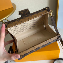 Load image into Gallery viewer, LV Petit Malle - Müllner´s