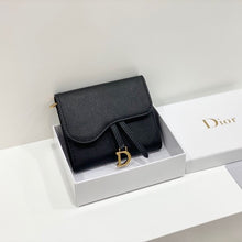 Load image into Gallery viewer, D Saddle Lotus Wallet Black Crocodile - Müllner´s