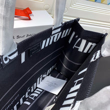 Load image into Gallery viewer, Medium D Book Tote Surrealism - Müllner´s