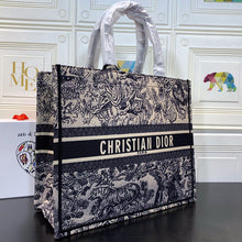 Load image into Gallery viewer, D Book Tote Jouy motif - Müllner´s