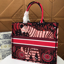 Load image into Gallery viewer, D Book Tote Spirit Animals - Müllner´s