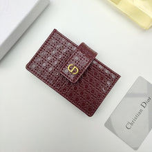 Load image into Gallery viewer, CD Montaigne Flip