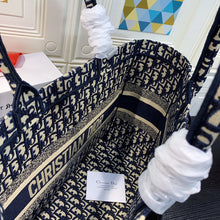 Load image into Gallery viewer, Catherine D Tote