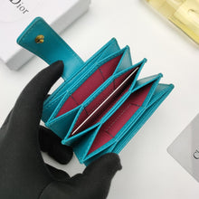 Load image into Gallery viewer, CD Montaigne Flip