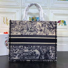 Load image into Gallery viewer, D Book Tote Jouy motif - Müllner´s