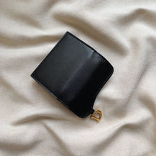 Load image into Gallery viewer, Grained Saddle Cardholder Black & Red - Müllner´s