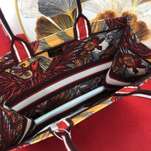 Load image into Gallery viewer, D Book Tote Spirit Animals - Müllner´s