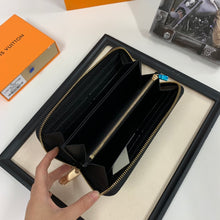 Load image into Gallery viewer, LV Monogram Camelot Edition Continental - Müllner´s