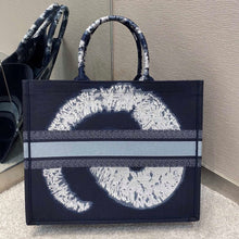 Load image into Gallery viewer, D Book Tote Spin - Müllner´s