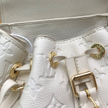 Load image into Gallery viewer, Montsouris LV Embossed Monogram - Müllner´s