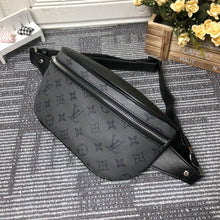 Load image into Gallery viewer, LV Discovery Bumbag Medium Classic Monogram