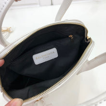Load image into Gallery viewer, B´s Ville Small Top Handle Bag