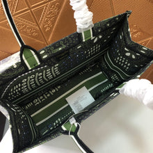 Load image into Gallery viewer, D Book Tote Spirit Animals - Müllner´s