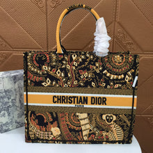 Load image into Gallery viewer, D Book Tote Spirit Animals - Müllner´s