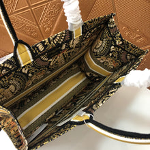 Load image into Gallery viewer, D Book Tote Spirit Animals - Müllner´s