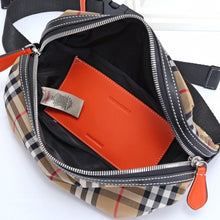 Cargar imagen en el visor de la galería, Color Lining Icon Stripe E-canvas Sonny Bum Bag - Müllner´s
