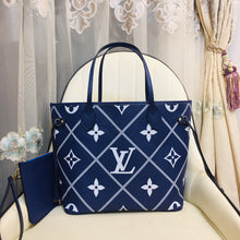 Cargar imagen en el visor de la galería, LV Large Monogramed Neverfull
