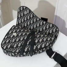 Cargar imagen en el visor de la galería, CD Jacquard  Saddle Bag Men - Müllner´s
