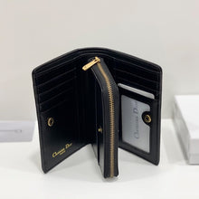 Load image into Gallery viewer, Jaquard D Monogram Zipped Wallet - Müllner´s
