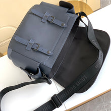 Cargar imagen en el visor de la galería, LV Christopher Messenger Bag
