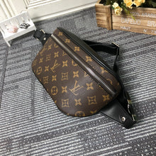 Cargar imagen en el visor de la galería, LV Discovery Bumbag Medium Classic Monogram
