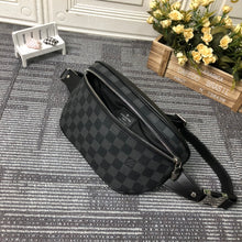 Cargar imagen en el visor de la galería, LV Campus Bumbag Damier
